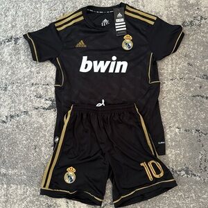 Real Madrid 11/12 Third Kit Jersey w/ Ozil
Nameset
